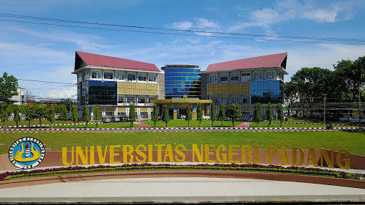 Jurusan Teknik Informatika (TI) Universitas Negeri Padang (UNP) jadi jurusan terbaik di Sumatera. Hal ini dibuktikan dengan akreditasi jurusan A yang didapat dari BAN-PT tahun 2017 lalu.