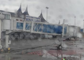 Ilustrasi cuaca buruk di Bandara Internasional Minangkabau (Ocky A.M)