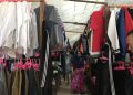 Kios pakaian bekas impor di Padang