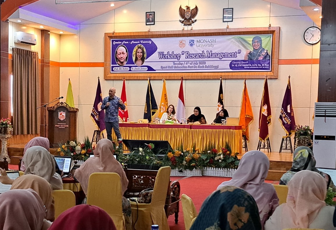 Dosen monash university australia bahas manajemen riset dengan