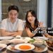 Dua WNA Korea Selatan mencoba makan Nasi Padang pakai tangan
