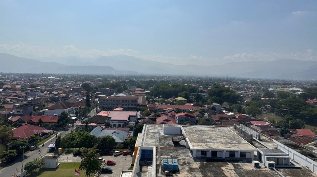 Kabut asap menyelimuti Kota Padang sejak beberapa hari belakangan