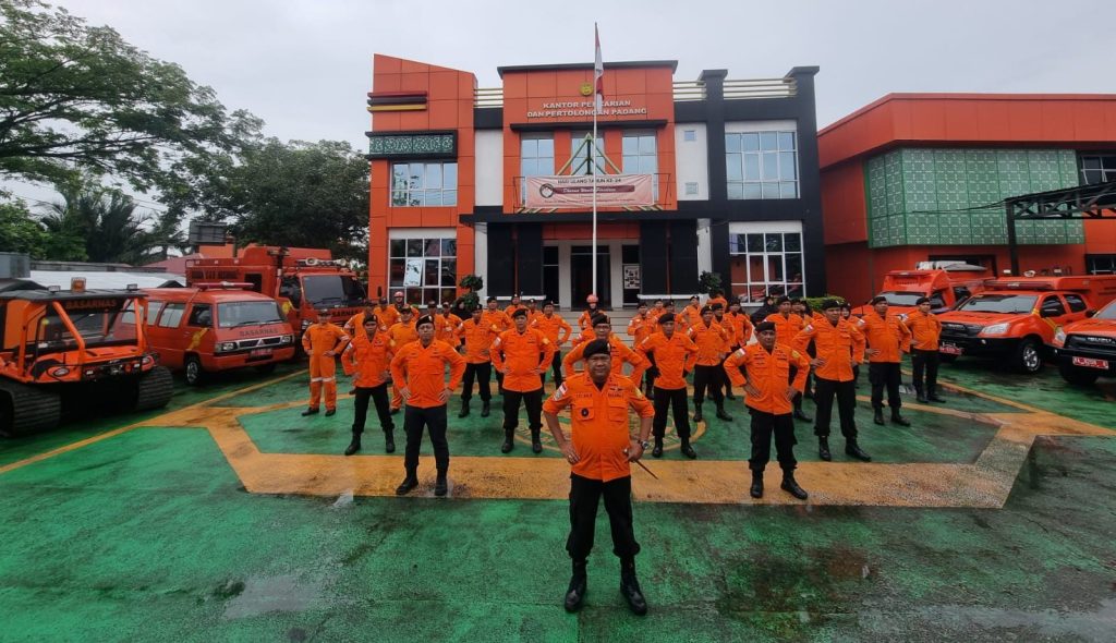 Personel SAR Padang