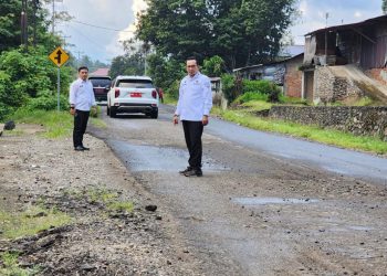 Kondisi jalan lintas Ombilin yang rusak di Kabupaten Tanah Datar