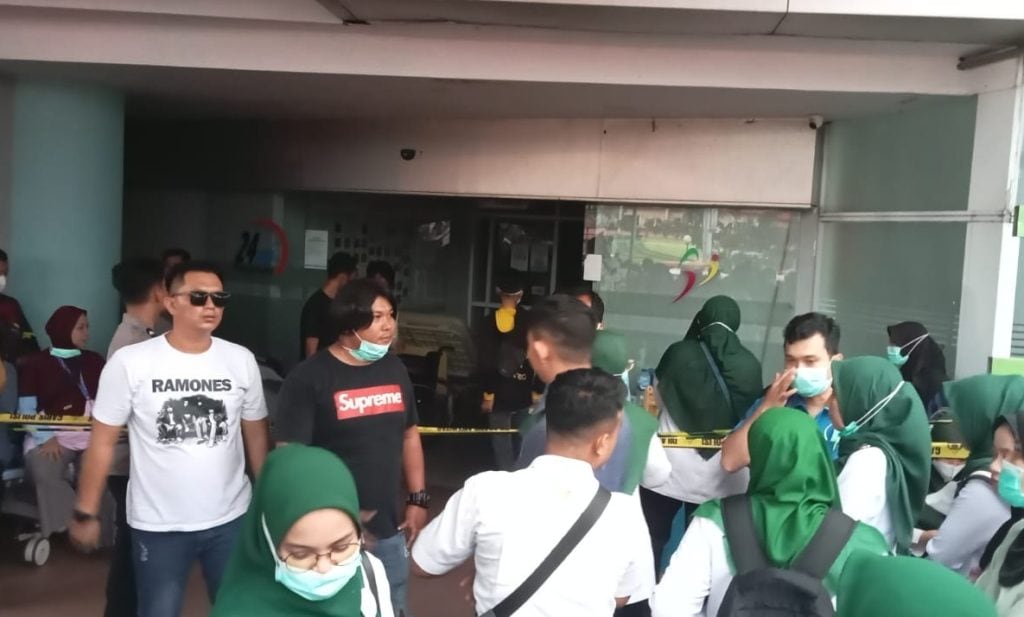 Akses masuk gedung Semen Padang Hospital dipasangi garis polisi