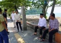 Wali Kota Padang, Hendri Septa memantau kondisi jalur pedestrian Pantai Padang