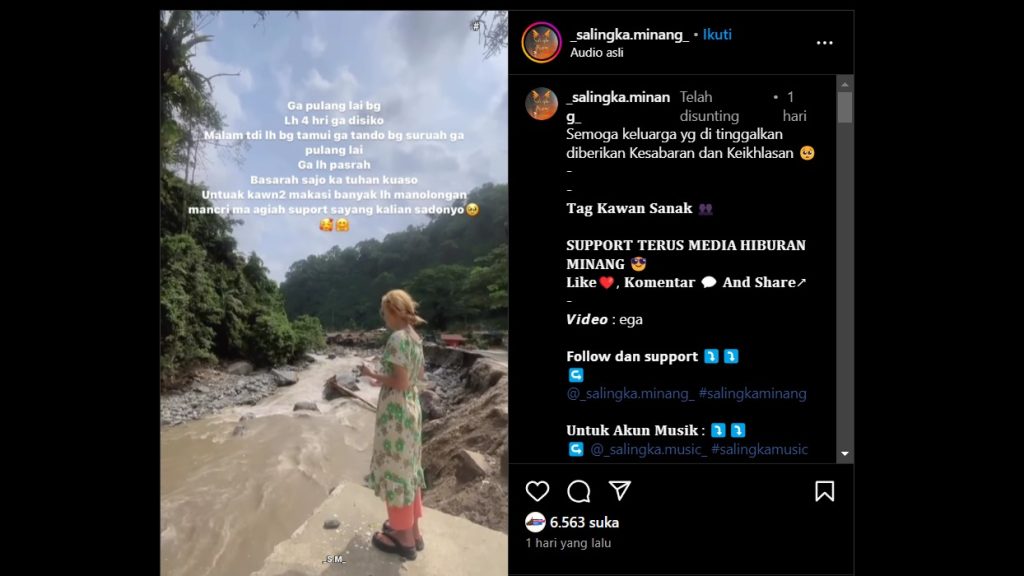 Aksi tabur bunga yang dilakukan korban banjir bandang Lembah Anai