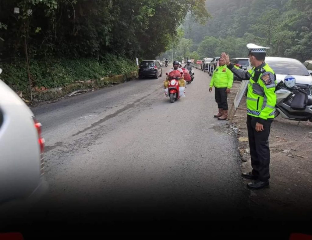 Akses jalan Lembah Anai