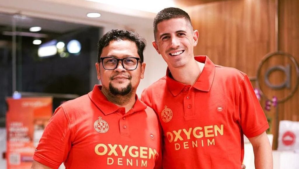 CEO Semen Padang FC, Win Bernadino bersama Bruno Dyybal